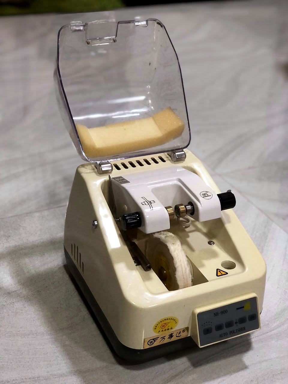 NH-900 auto polisher with its lid open