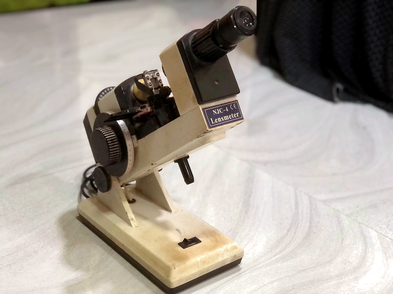NJC-4 lensmeter